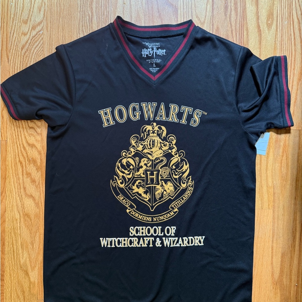 Hogwarts Crest Tee- NWT from the Wizarding World of Harry Potter